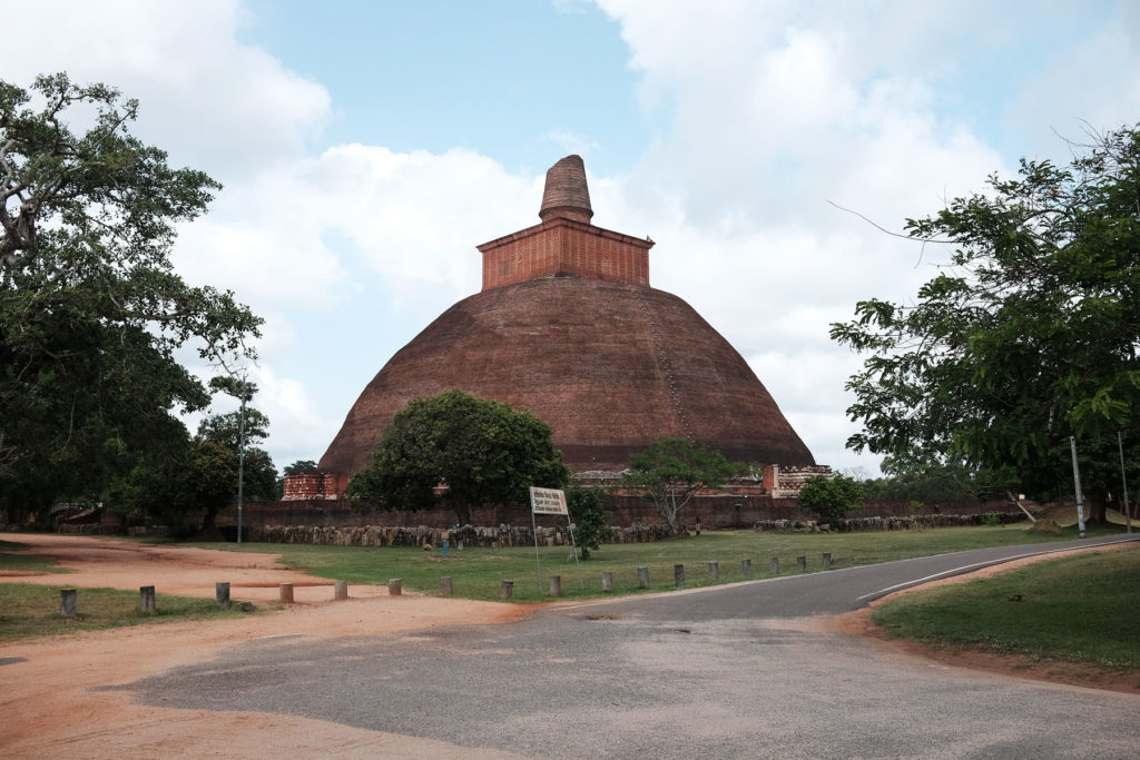 jetavanaramaya dagoba in anuradhapura