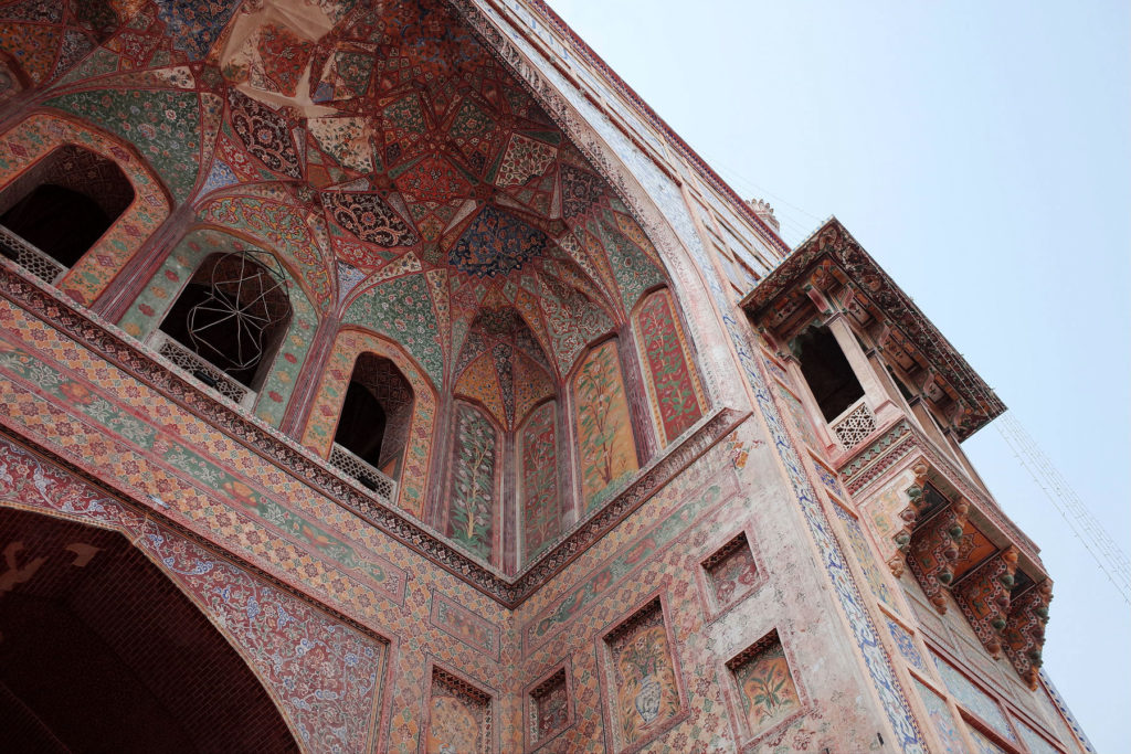 wazir khan mosque embellished muqarnas entryway