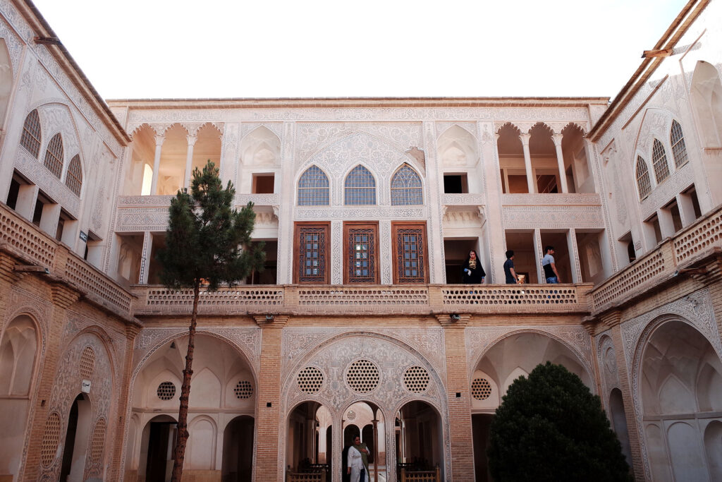 kashan abbasian house courtyard
