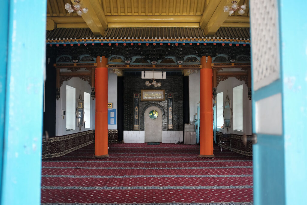 interior of dungan mosque