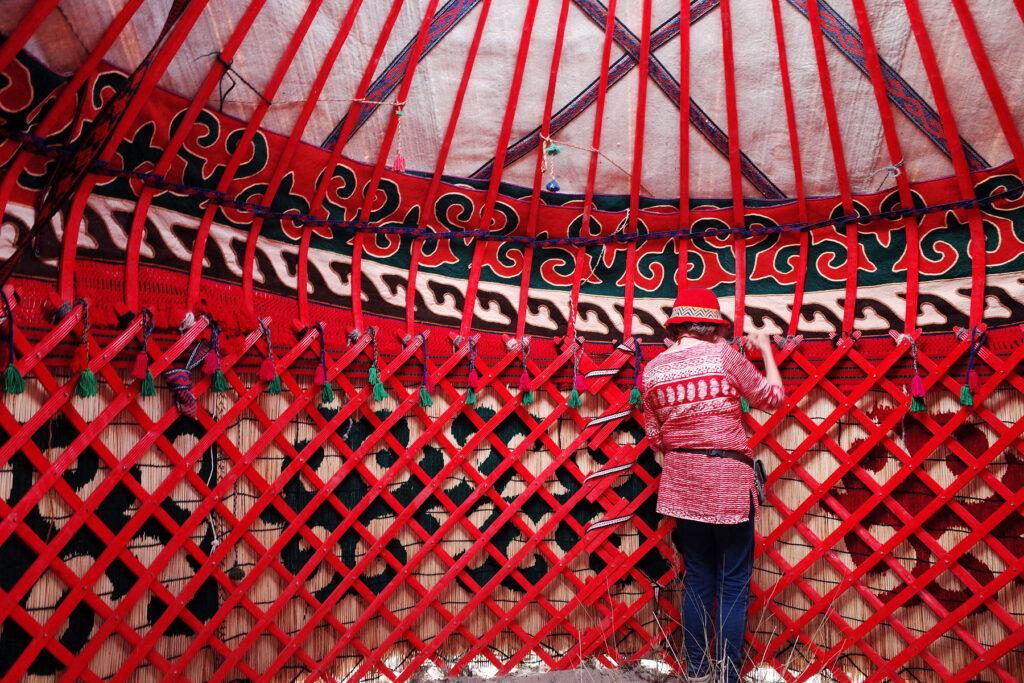 kyrgyzstan yurt kerege